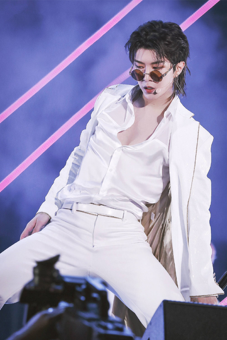 乐华七子广州见面会范丞丞露腹肌,乐华娱乐上海见面会范丞丞