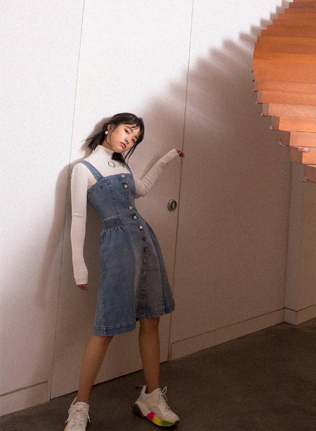 沈月时尚写真清纯短发充满少女感,沈月校服造型短发