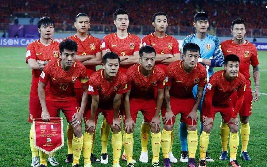 足球赛场上意外瞬间,世界杯足球比赛造越位精彩瞬间