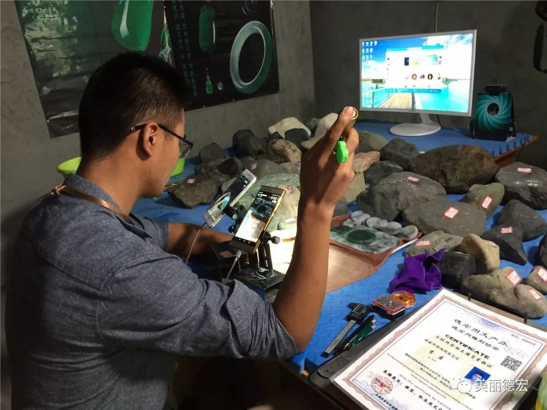 瑞丽镶嵌翡翠直播,当翡翠遇上范爷
