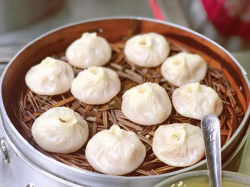 武汉美食必吃推荐粮道街饼夹烧卖,武汉一元路怪味烧饼几点开门