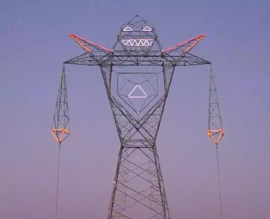 玩转世界杯，俄罗斯人居然连电力铁塔都不放过~