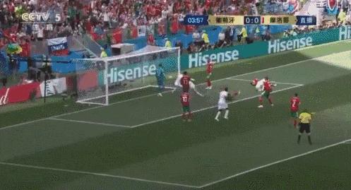 C罗为献血不纹身，150万卖了金靴，他踢球厉害！其实做公益也无敌