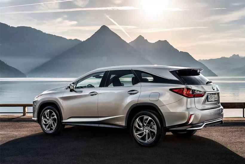 奥迪q8尊享动感和宝马x5进口顶配,2021款奥迪q8和宝马x5