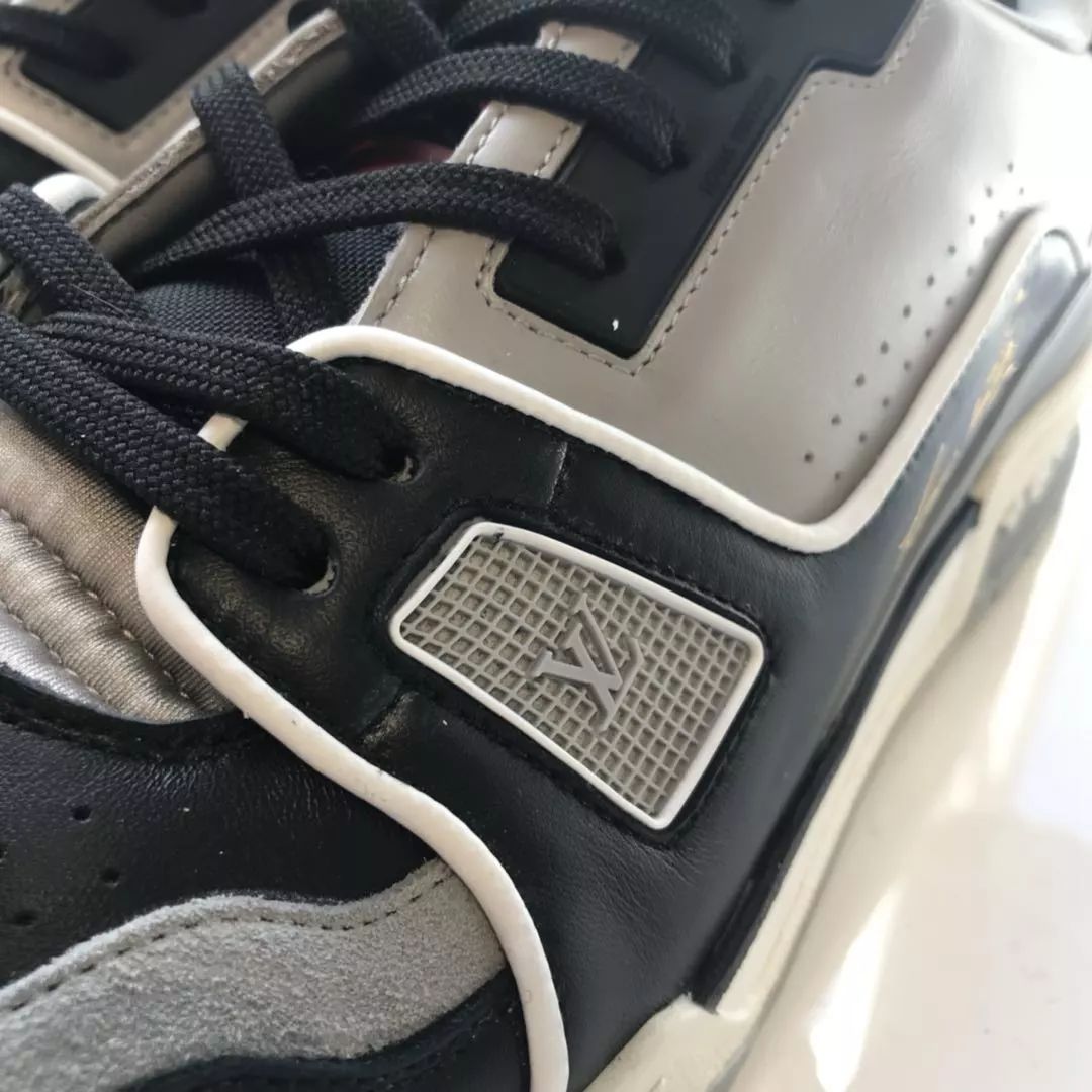 virgil穿黑蝉翼,virgil第一款lv