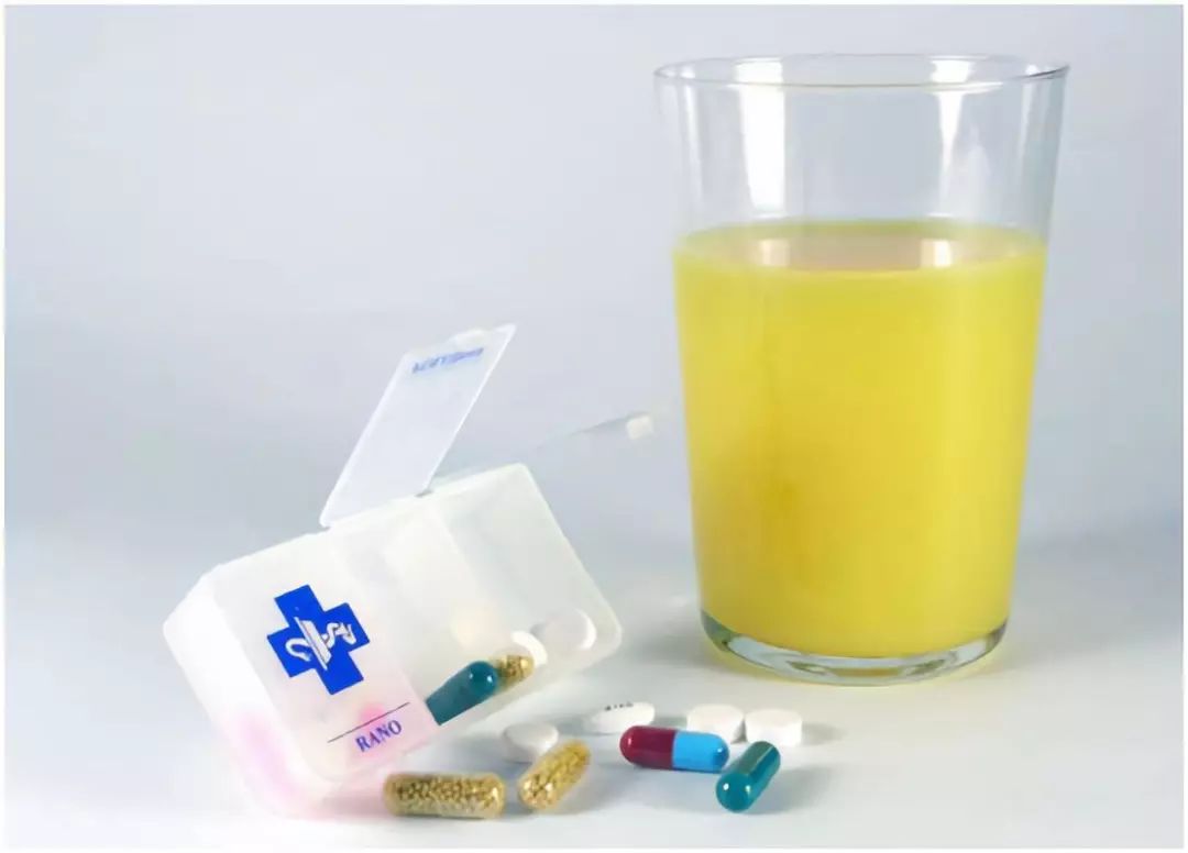 用矿泉水喝药有危害吗,为什么不能用矿泉水吃药