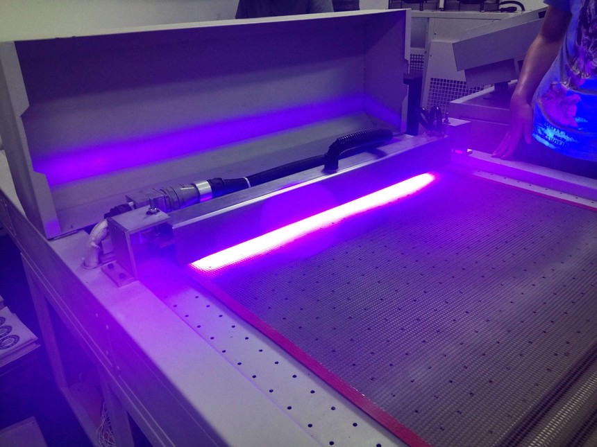 uv打印机的uv灯温怎么调,uv平板打印机和卷材uv打印机区别