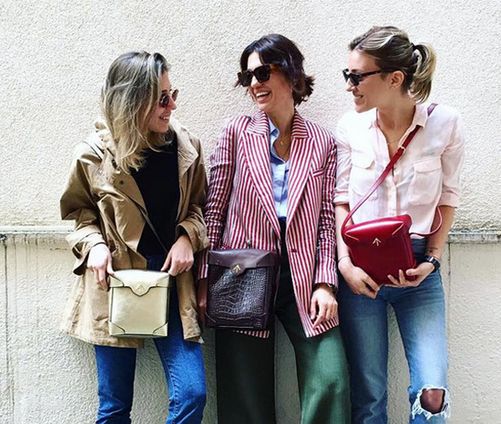 为什么闺蜜总是让你买买买,女生收入多少才适合买奢侈品包包