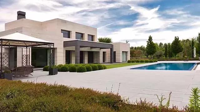 世界足球运动员十大私人豪宅,足球巨星的豪宅有多豪