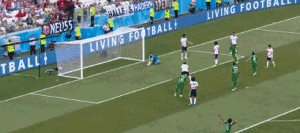 梅西也做过c罗的动作吗,梅西不满裁判判罚称var未起作用