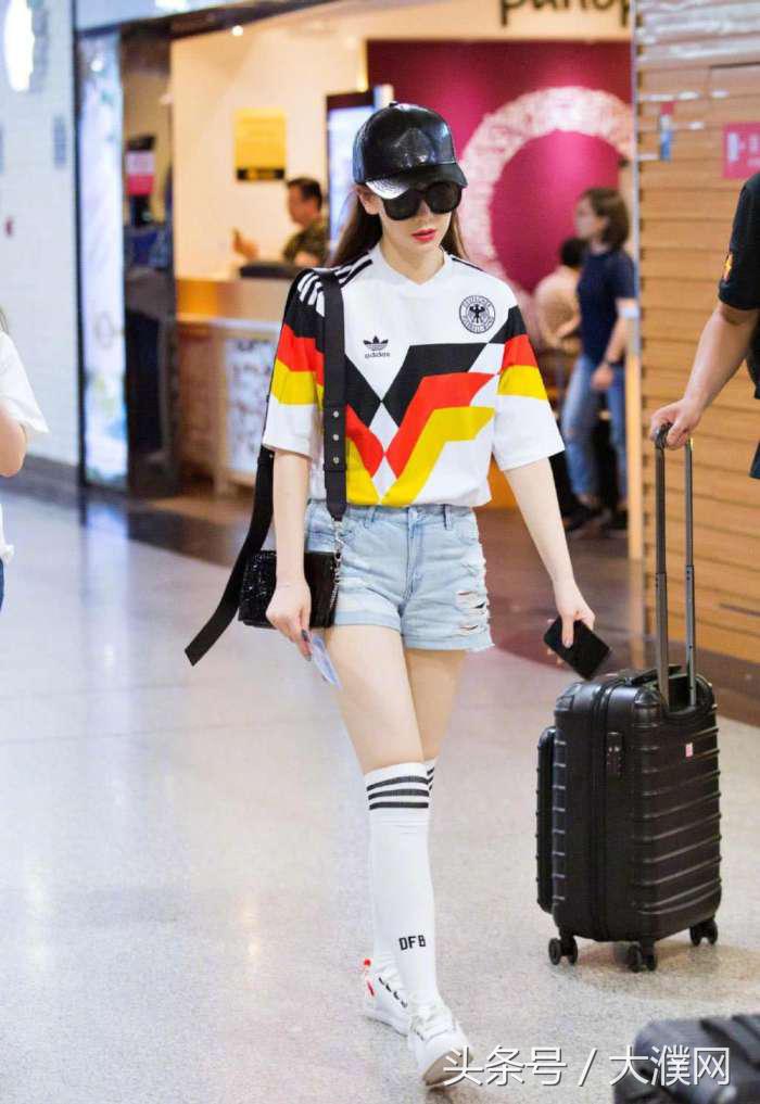 戚薇长筒袜穿搭,戚薇穿长筒袜子的照片