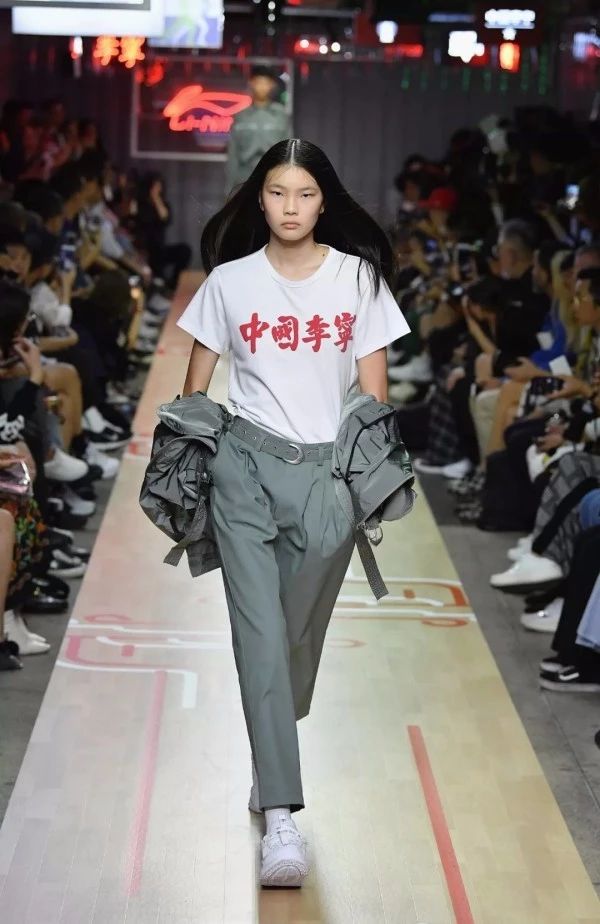 国潮崛起李宁的逆袭之路,国潮李宁的巅峰和衰落