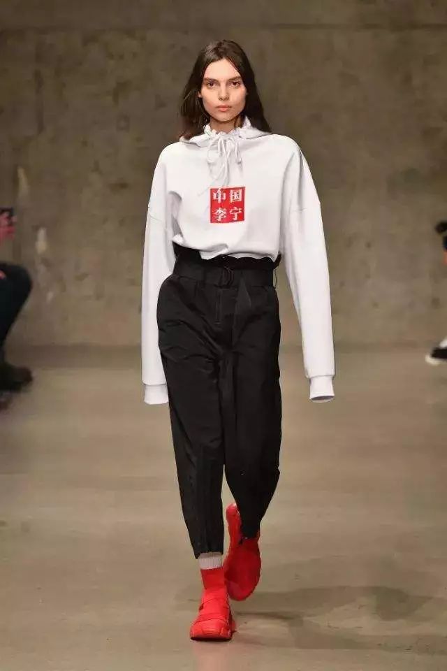 国潮崛起李宁的逆袭之路,国潮李宁的巅峰和衰落