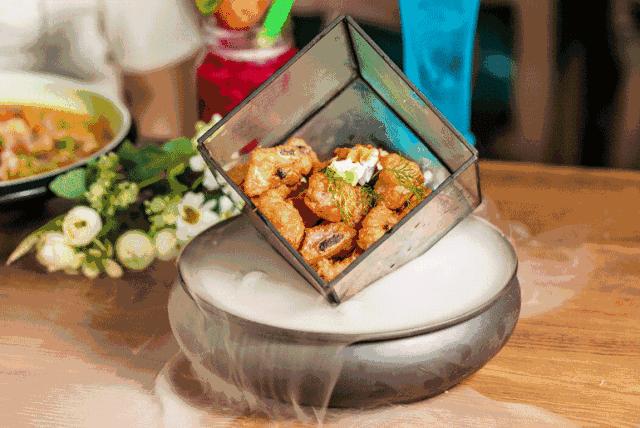 适合小情侣去的餐吧,一家很有情调和气氛的露天餐吧