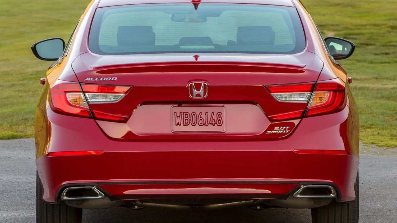 全新本田雅阁对比阿特兹！20万运动中型车该如何选择？