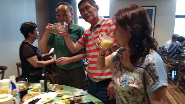 干岔子一，二队老知青久别重逢，共忆黑土情长