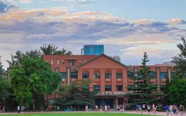 考进北京的大学很难吗,报考北京的大学需要什么条件