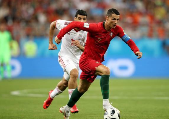 篮球场看台上的吸睛美女,中超看台美女球迷吸睛