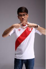 梅西再次带队夺取大力神杯,梅西首战展示大力神杯