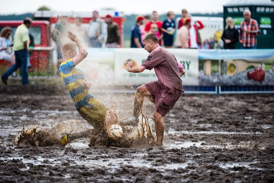 世界十大奇异足球场,足球场真实奇葩战术
