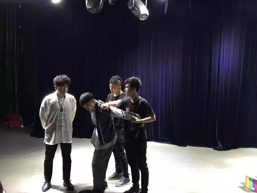 上个周末的群艺馆可以说是情义与情怀双结合，原因何在？快看正文！