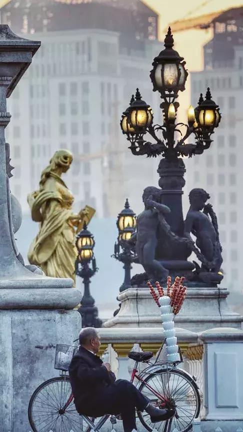 天津人八成有这样的朋友：浑身匪气说话冲肺管子，顾家又无微不至