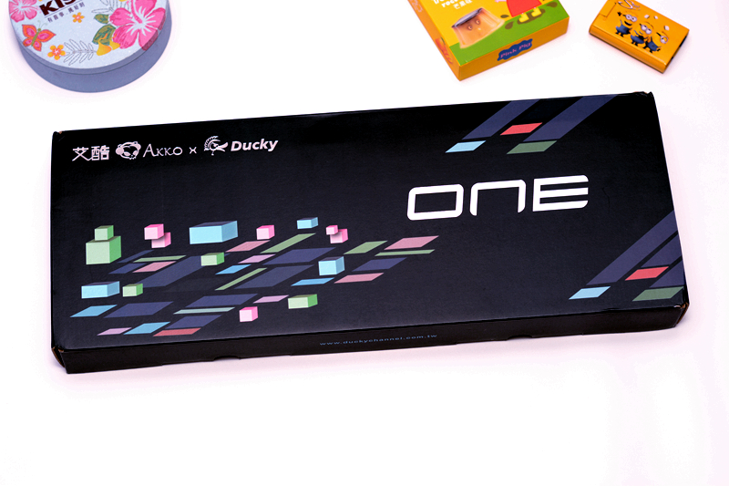 pbt机械键盘彩色背光蓝白键帽,pbt键帽的机械键盘推荐