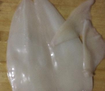 冰鱿鱼怎么处理最干净,鱿鱼怎么处理最干净视频