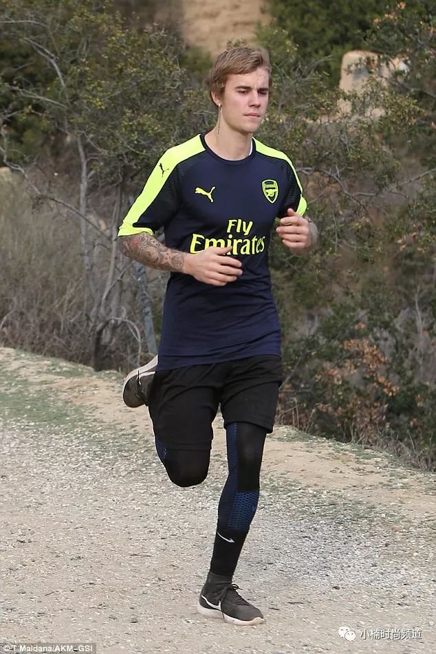 足球服oversize穿搭,今年最流行的足球衣