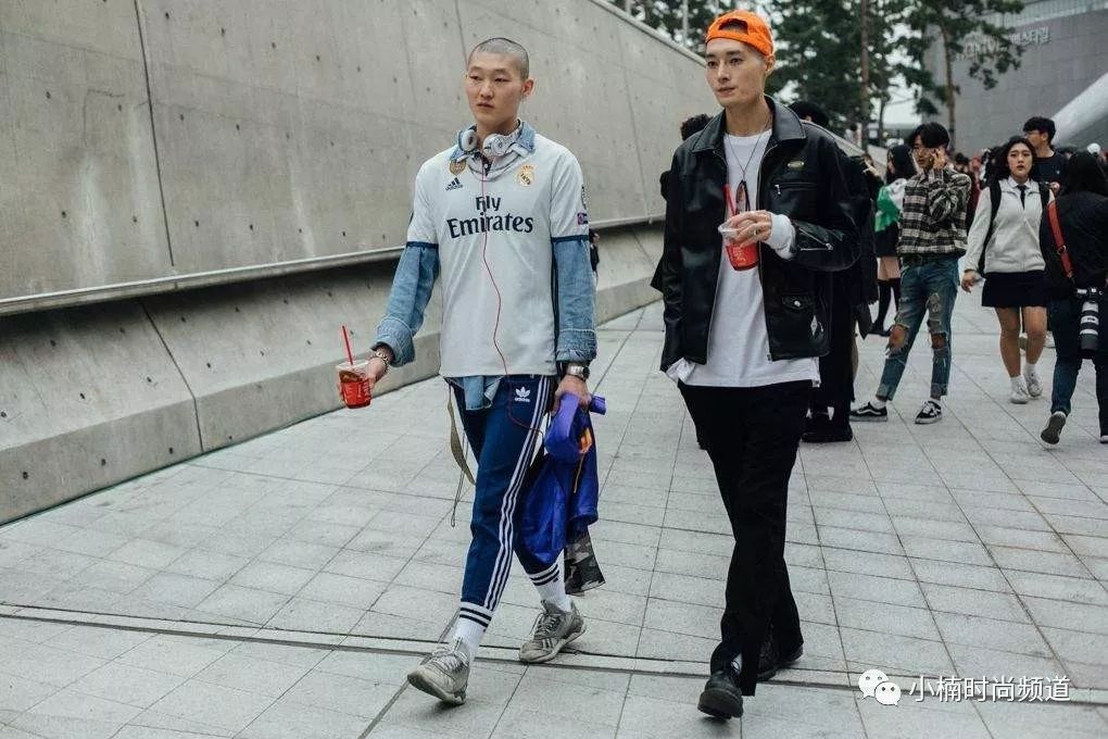 足球服oversize穿搭,今年最流行的足球衣