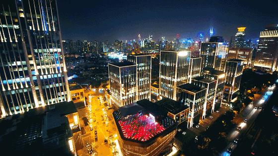 实探！全球第7家「奔驰餐厅」！什么都卖就是不卖车……