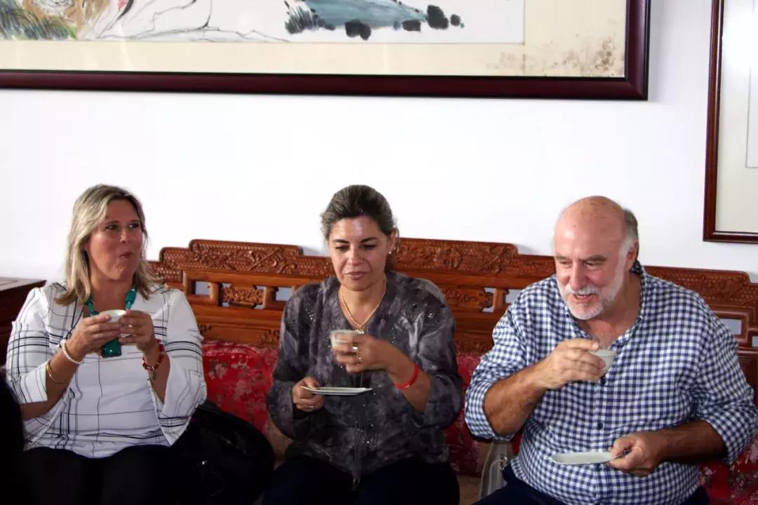 乌拉圭拉瓦耶哈省长考察皇家贝里斯足球俱乐部！