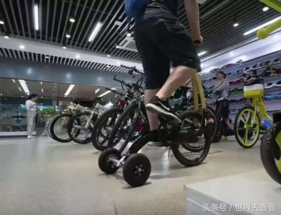 老外逛华强北组装苹果手机,外国人华强北组装苹果