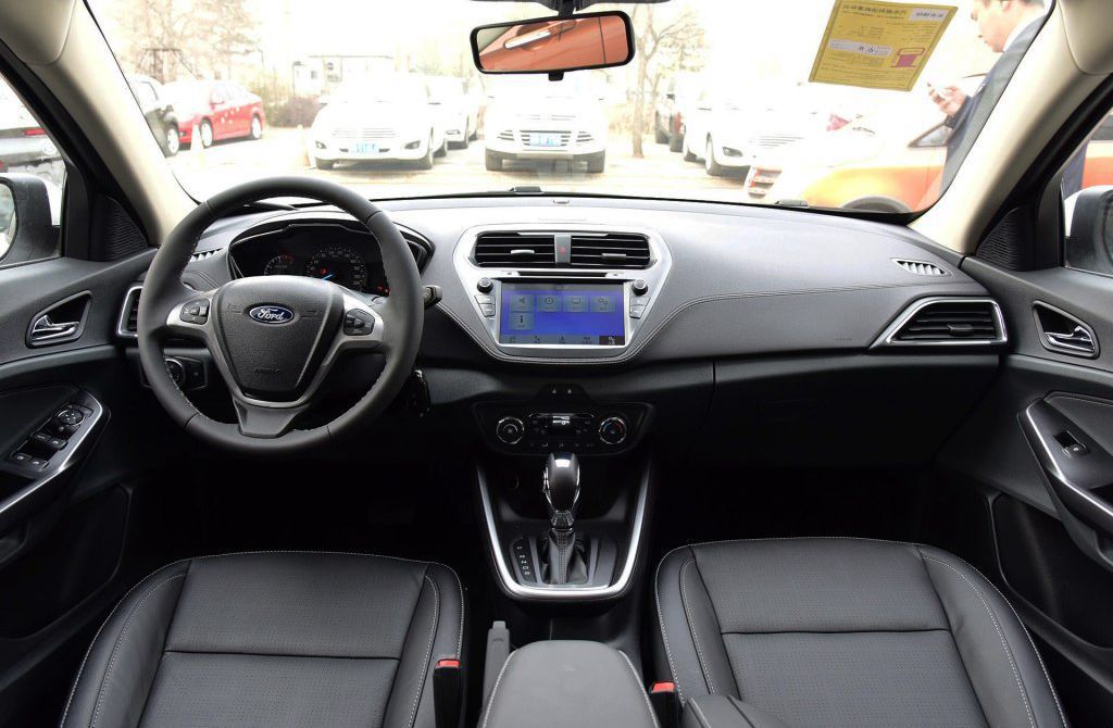 福特福睿斯十万左右,福睿斯顶配最高优惠多少