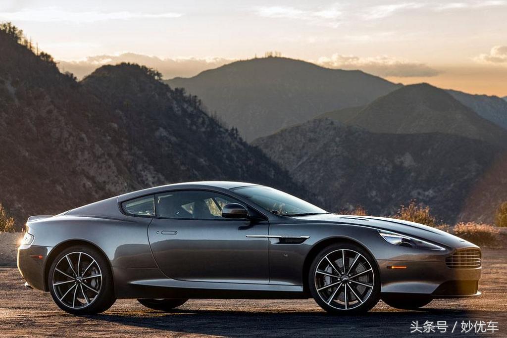 被誉为超跑的足球明星,足球场上的明星