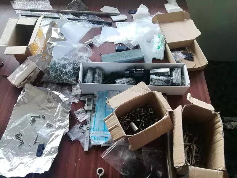 刑警支队破获一起网络贩枪案件,破获特大贩枪