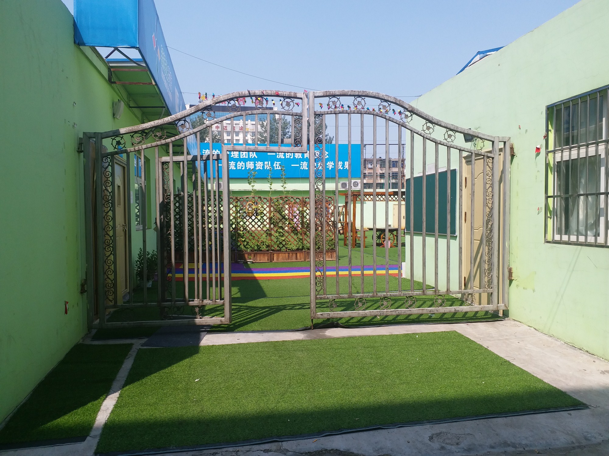 河南洛阳：孩子在午托班抽烟被罚喝下泡水烟丝中毒，学校赔偿1万5