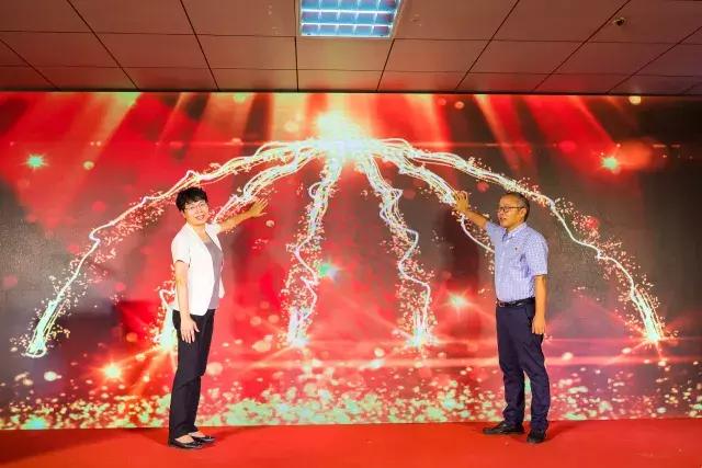 启橙英语*党**支部正式成立，王榕老师受邀参加秦淮区*党**建工作推进会