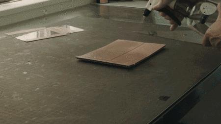 他用废纸箱做钱包，居然卖到600元，MUJI都叫好！