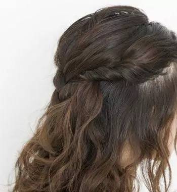 中分烫发怎样扎头发简单好看,烫发后怎么扎好看视频