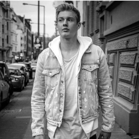 德国男模队抵达世界杯看看谁最帅,德国男模队太太团