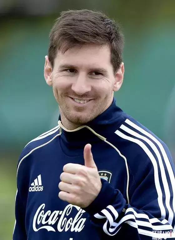 里奥梅西踢足球的视频,足球之王里奥梅西