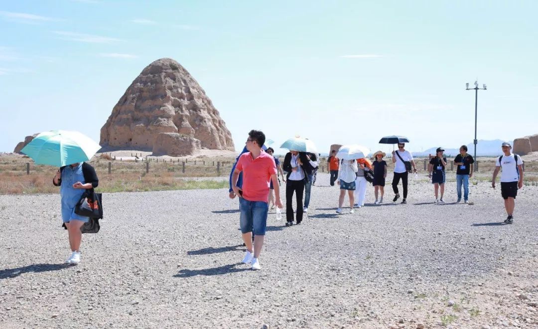 心泊塞上江南，钟灵毓秀贺兰！