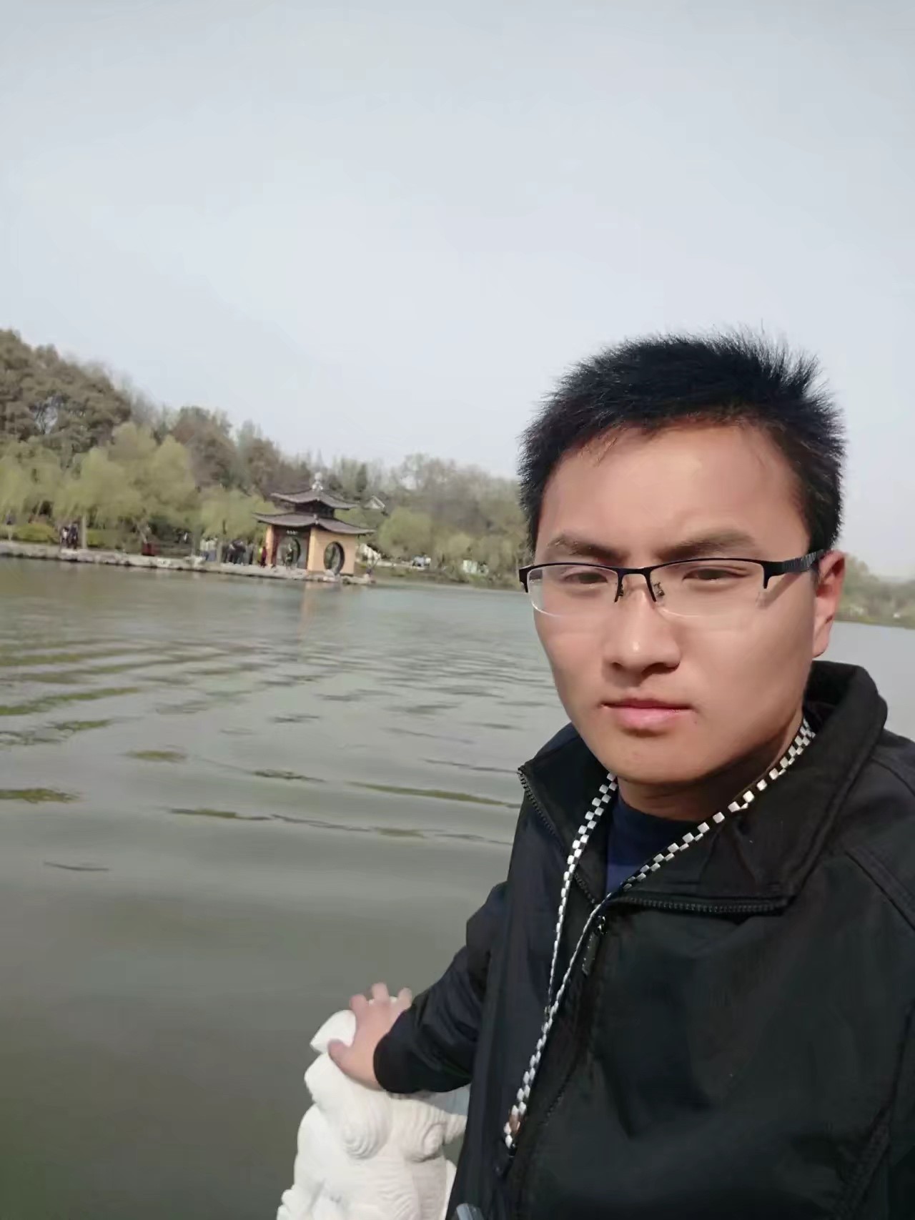 这是一个学校英语怎么写,填空题这是一个什么什么的湖