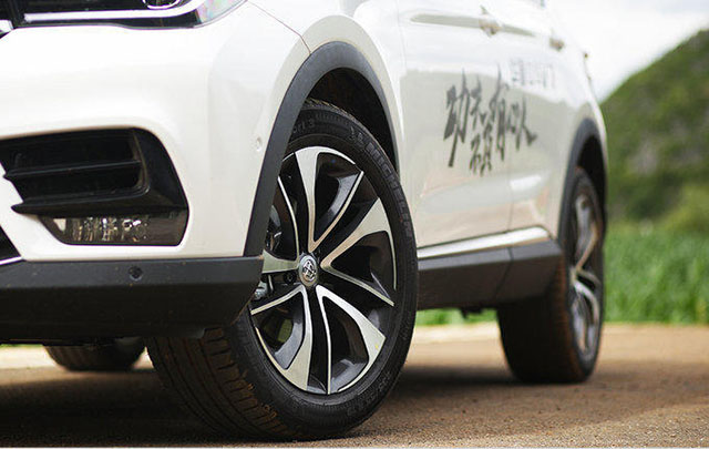 又一国产高端横空问世，售11-19万，网友：除了车标简直就一宝马