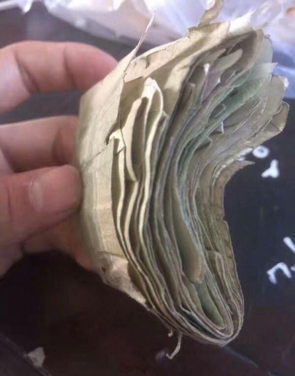 男孩攒35张皱巴巴零钱，请老师帮“买个好点的足球”