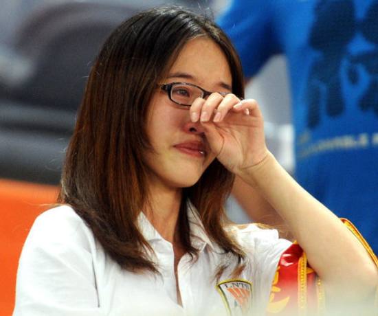 女人看世界杯看的是颜值,女的看足球比赛