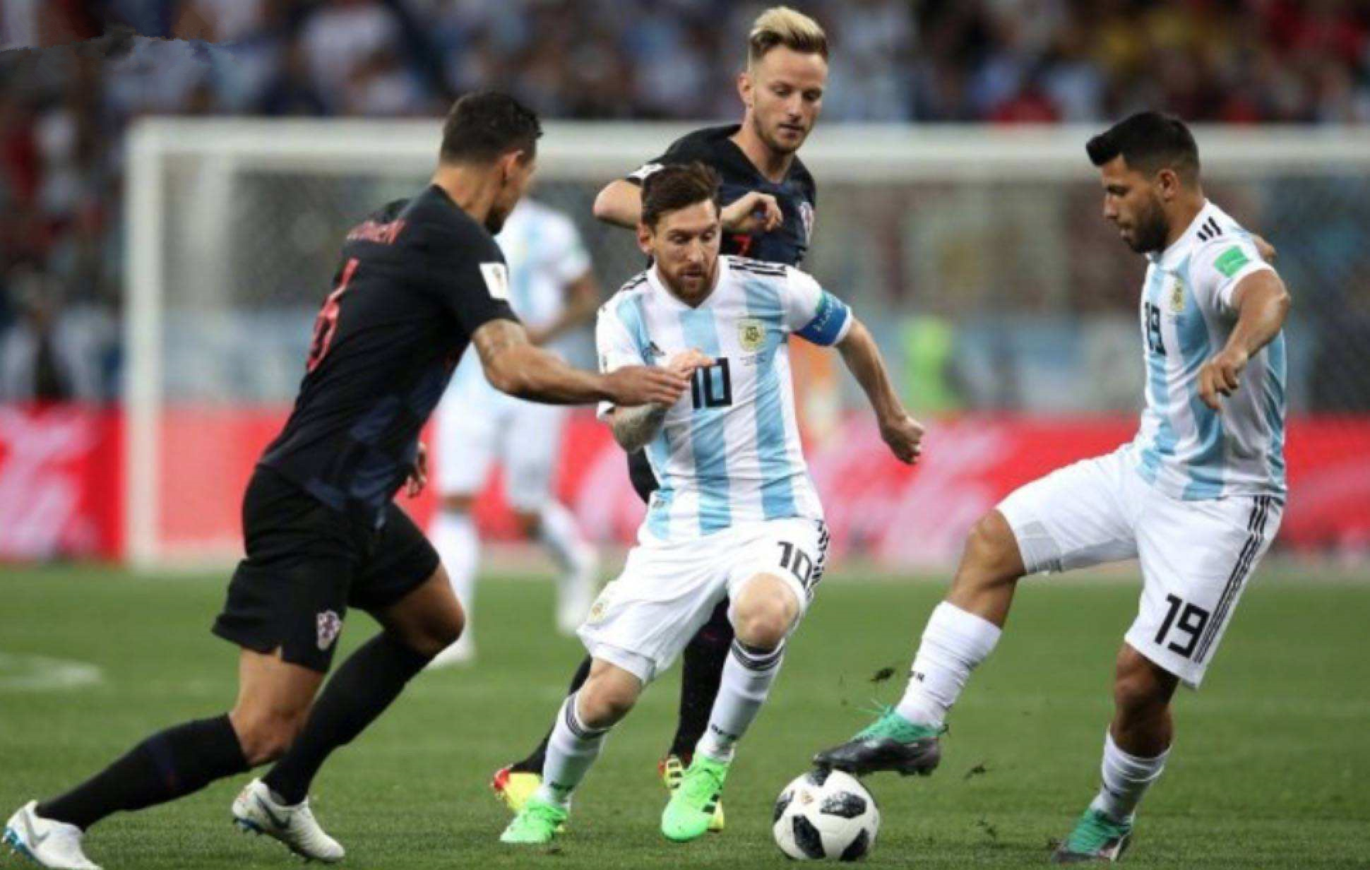 c罗梅西不上场背后的原因,梅西c罗回家