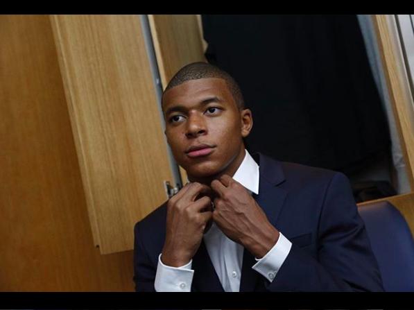 19岁的姆巴佩成为法国主力,姆巴佩个人潮牌