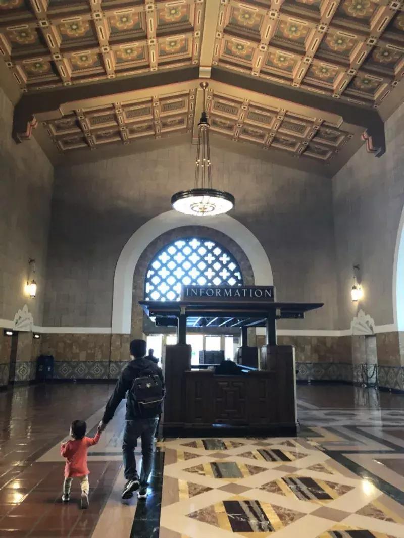 出门走到哪里都想带着孩子,没条件也要带孩子出去玩吗